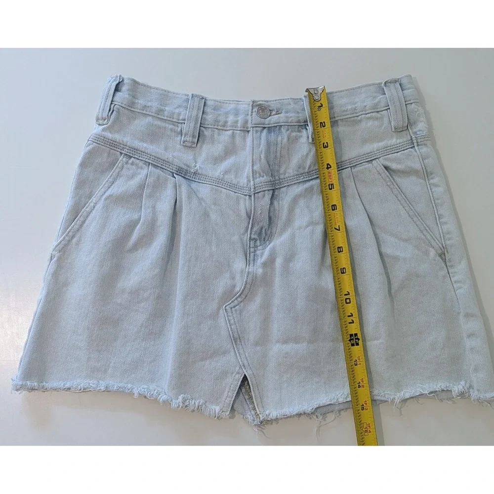 We The Free Free People Light Wash Pleated Denim Mini Skirt Raw Hem Size 28